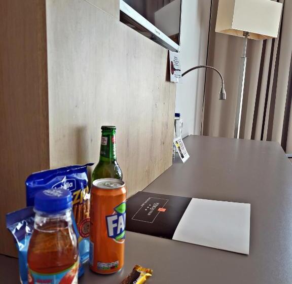 デラックスルーム, Forza