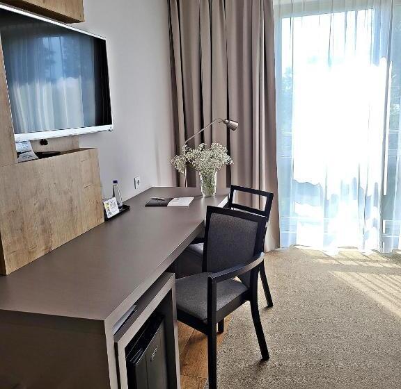 Quarto Deluxe, Forza