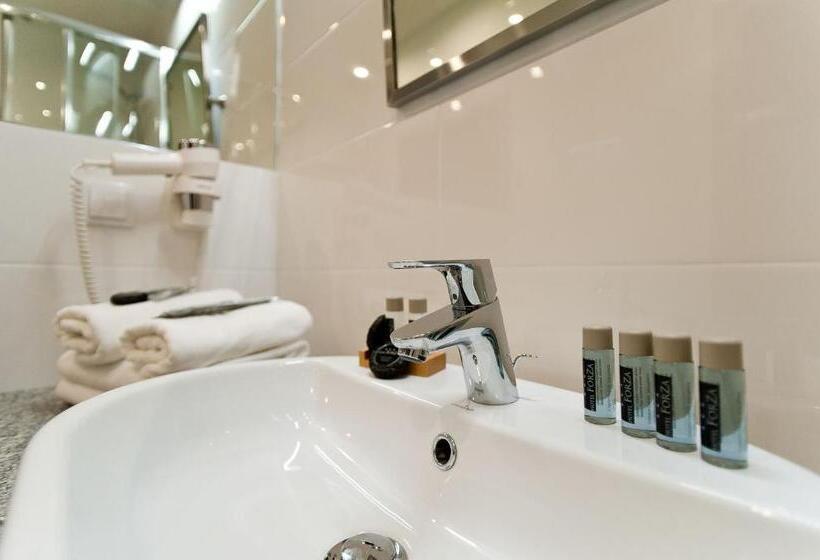 デラックスルーム, Forza