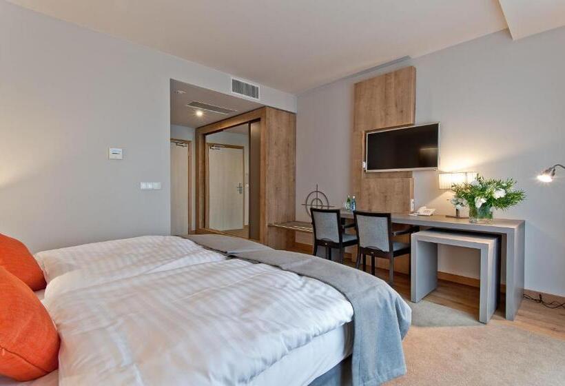 デラックスルーム, Forza