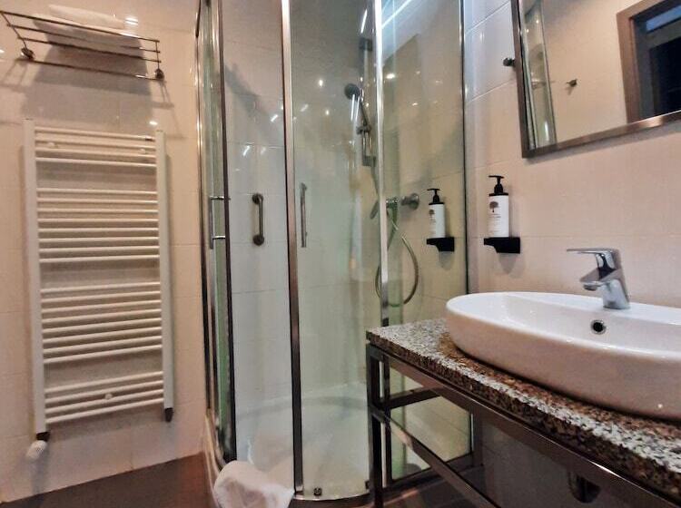 Quarto Deluxe, Forza