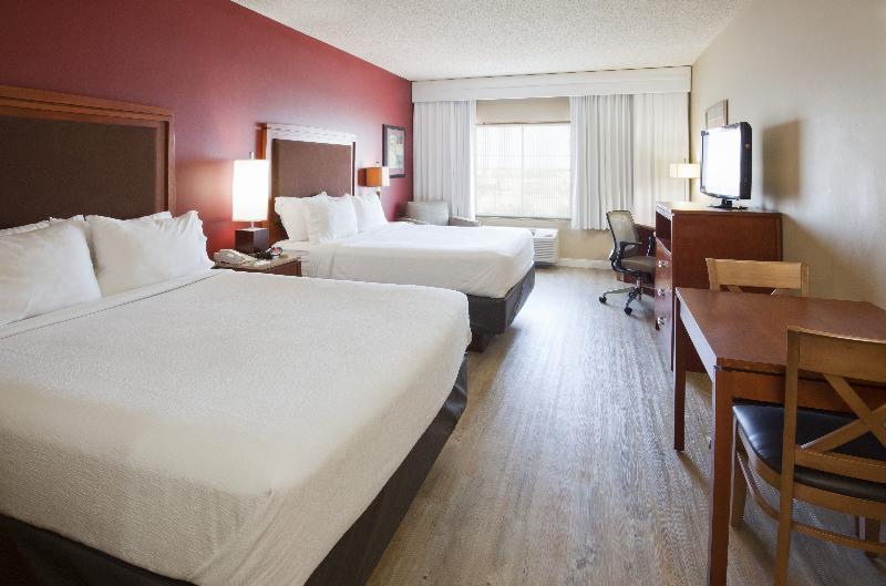 חדר משפחתי, Gold Twins Boutique