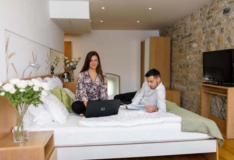 スタンダードルーム, Historia Malomkert