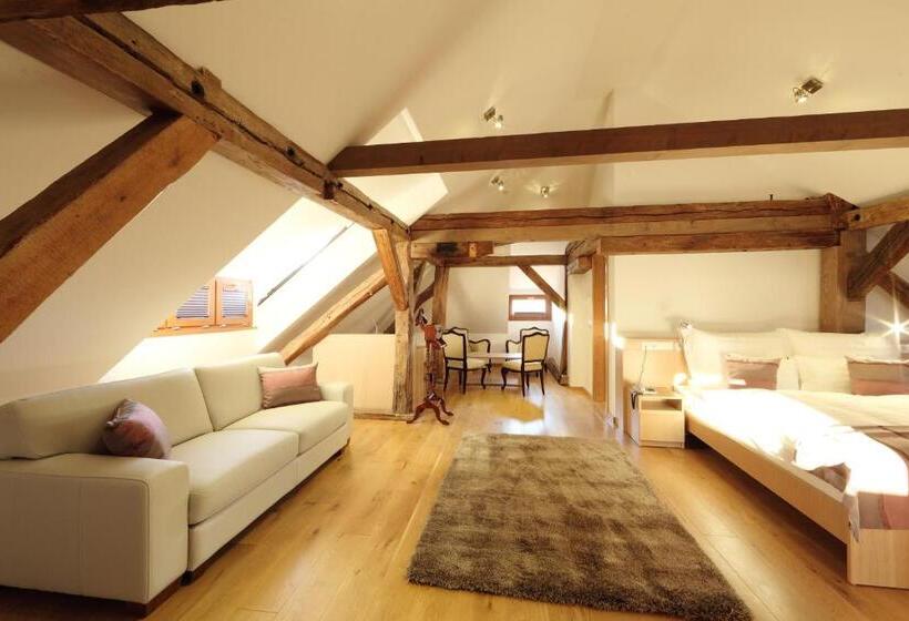 חדר משפחתי קלאסי, Historia Malomkert