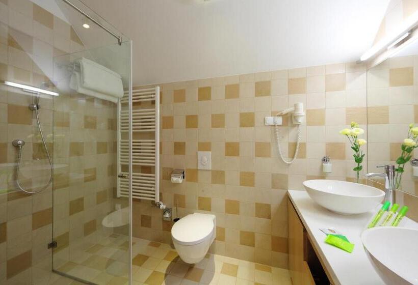 クラシックファミリールーム, Historia Malomkert