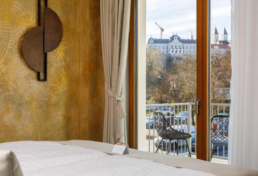 シティビューのスーペリアルーム, Historia Malomkert