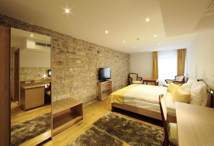 スタンダードルーム, Historia Malomkert