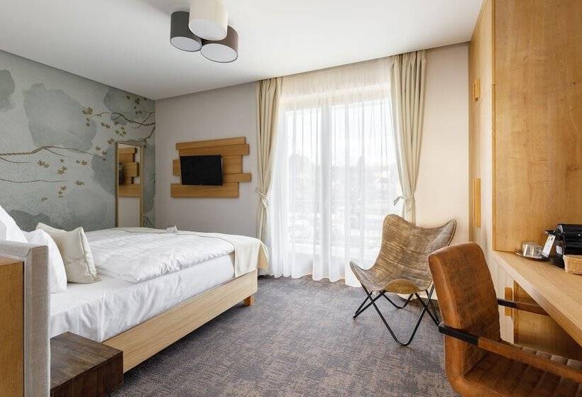 חדר סטנדרט, Historia Malomkert