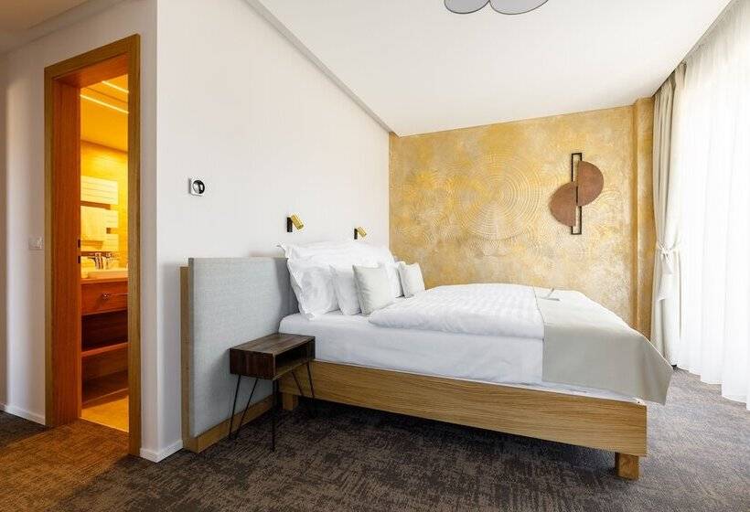 スタンダードルーム, Historia Malomkert