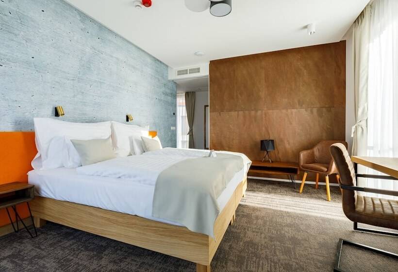 スタンダードルーム, Historia Malomkert