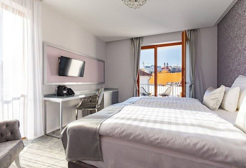 חדר סטנדרט, Historia Malomkert