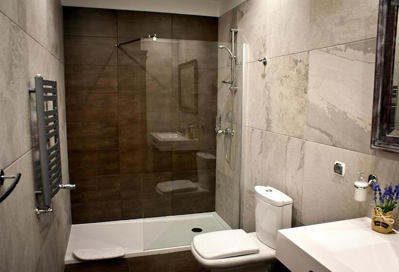 חדר קומפורט לשלושה, Mcm Plus