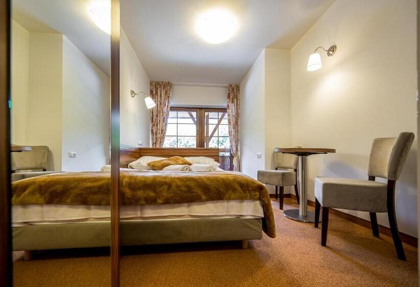 이코노미 룸, Leśne Patio