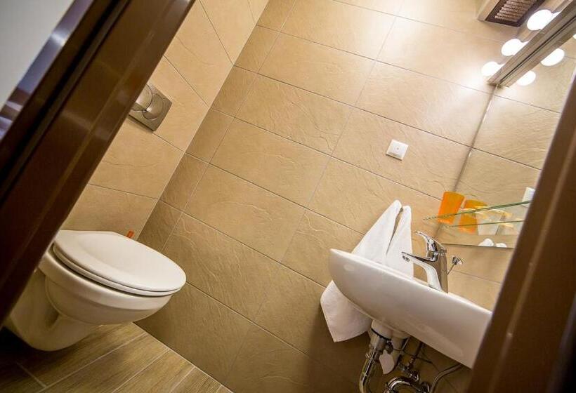 이코노미 룸, Leśne Patio