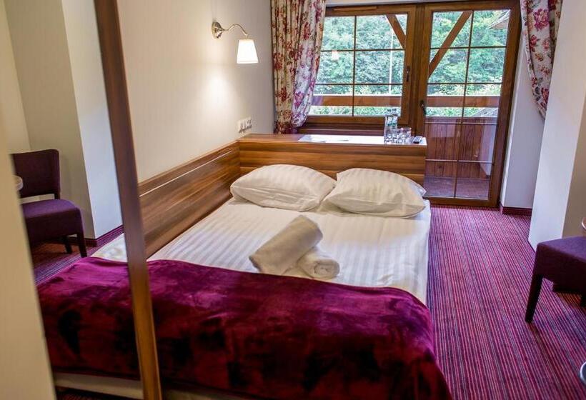 이코노미 룸, Leśne Patio