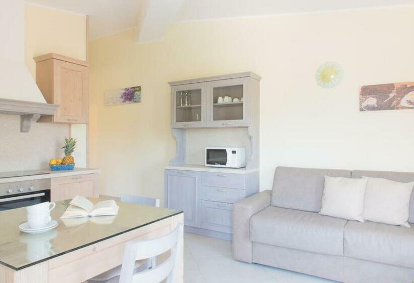 דירת חדר, Residence Terry