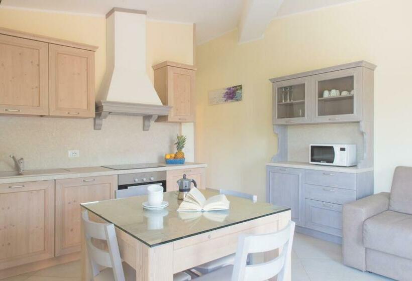 דירת חדר, Residence Terry