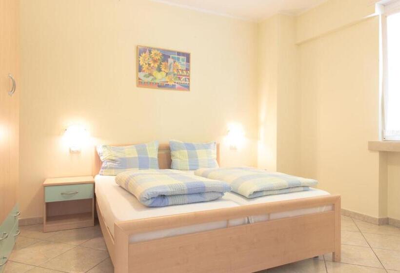 דירת שני חדרים, Residence Terry