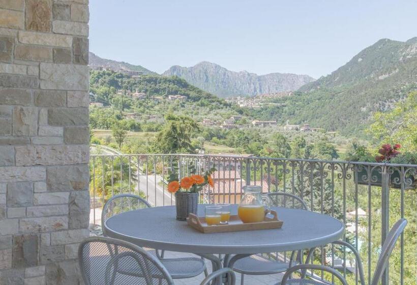 דירת שני חדרים, Residence Terry