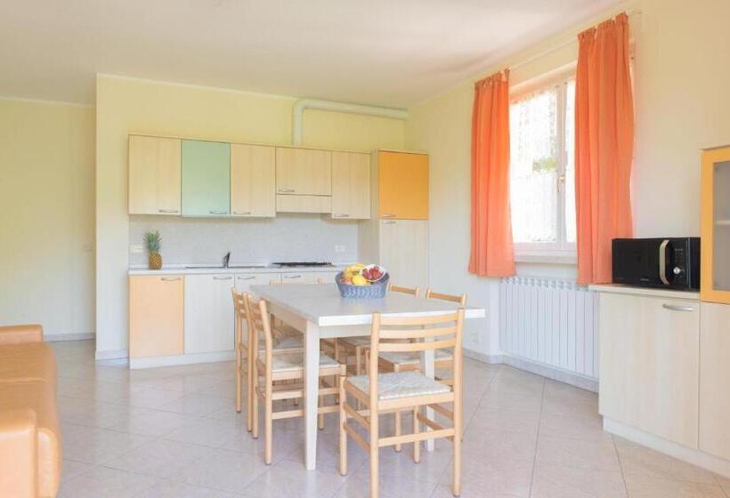 דירת חדר בקומת קרקע, Residence Terry