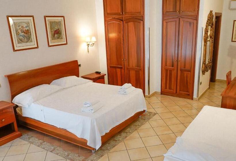 اتاق کلاسیک سه تخته, Ristorante Garibaldi