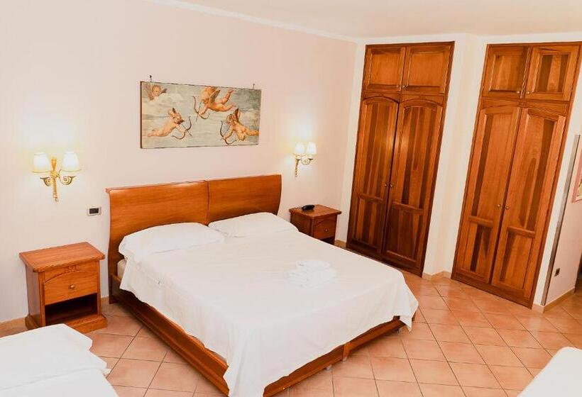 اتاق کلاسیک سه تخته, Ristorante Garibaldi