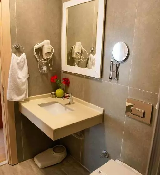 Habitación Clásica con Balcón, Simsek