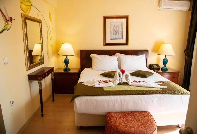 Habitación Clásica con Balcón, Simsek