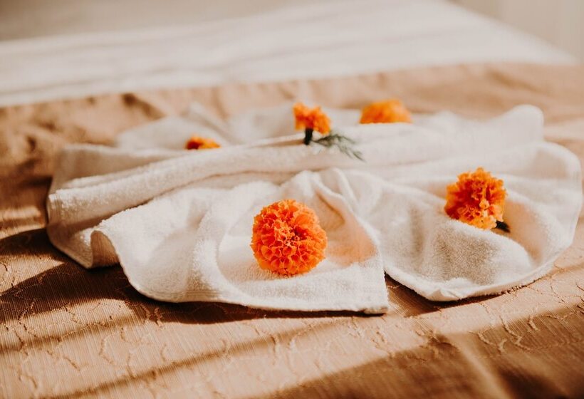 标准三人间, Simsek