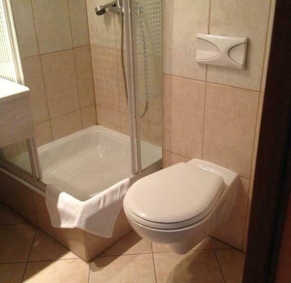 חדר סטנדרט, Tenishouse