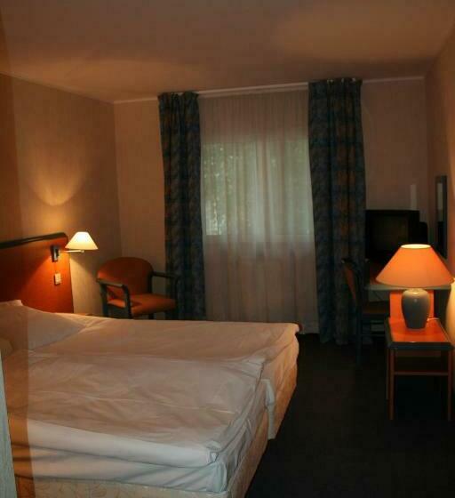 חדר סטנדרט, Tenishouse