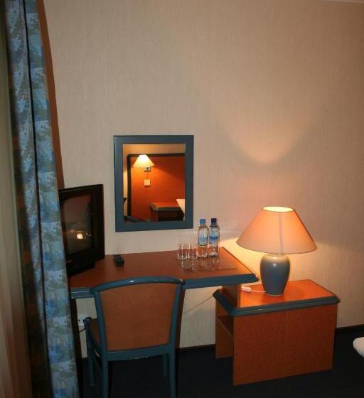 חדר סטנדרט, Tenishouse