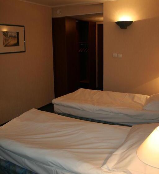 חדר סטנדרט, Tenishouse