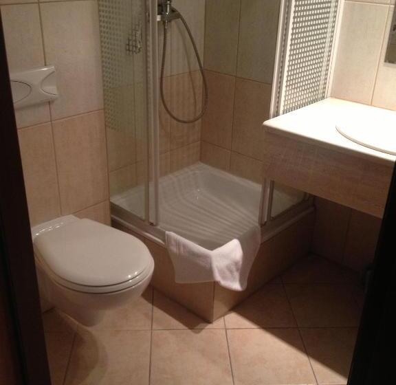 חדר סטנדרט יחיד, Tenishouse