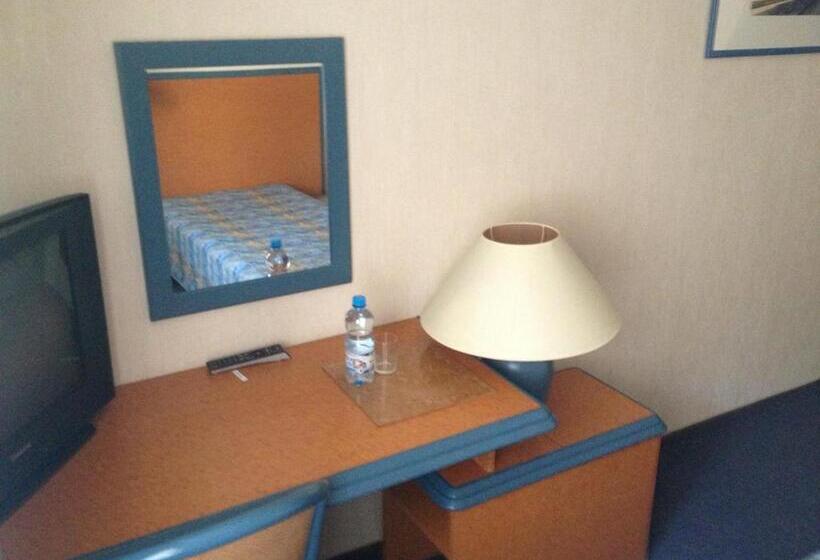 חדר סטנדרט יחיד, Tenishouse