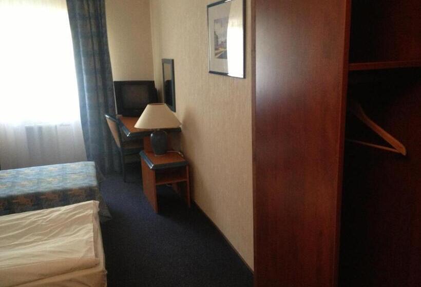 חדר סטנדרט יחיד, Tenishouse