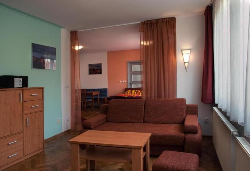 Студия Стандарт, Penzion U Vinotéky