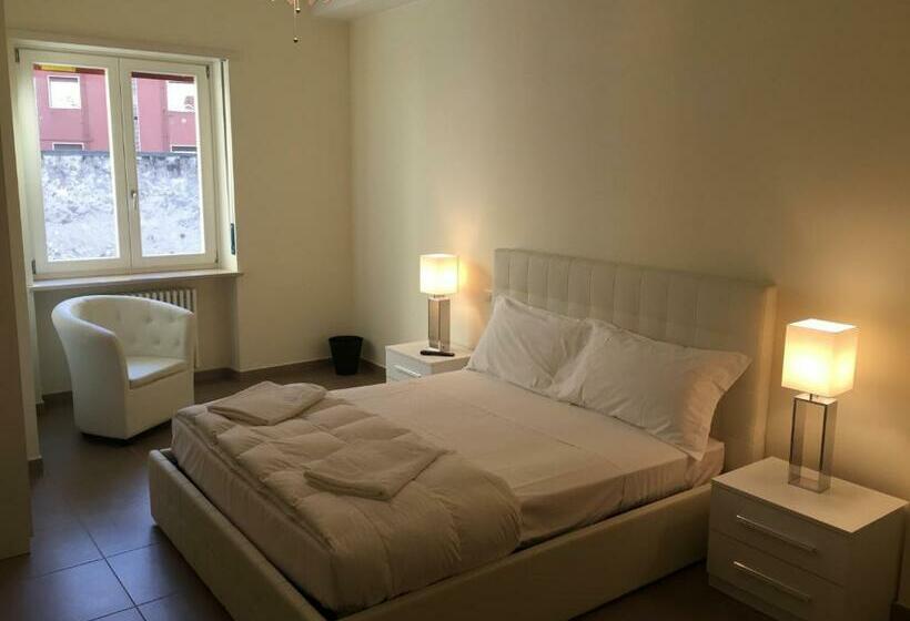 اتاق استاندارد با سرویس بهداشتی مشترک, 3jolie Rooms