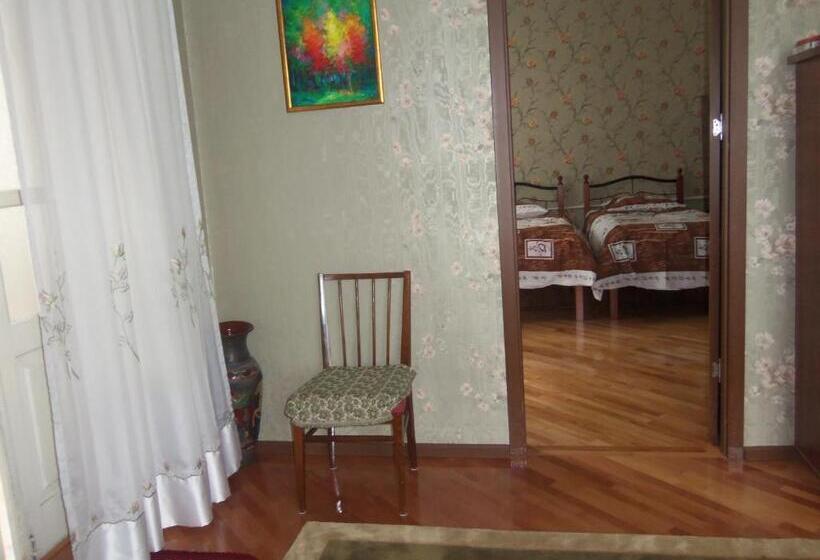 اتاق استاندارد چهار تخته, Nino Shavhaleti Guest House