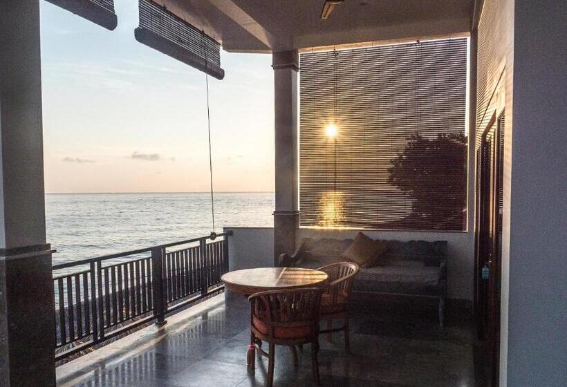 חדר דלוקס עם מרפסת נוף לים, Amed Beach Villa