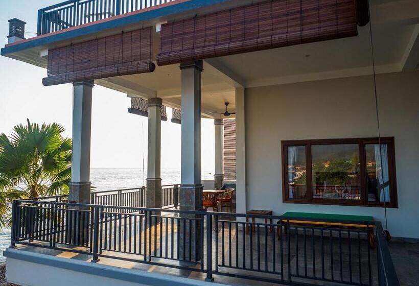 חדר דלוקס עם מרפסת נוף לים, Amed Beach Villa