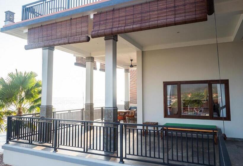 חדר דלוקס עם מרפסת נוף לים, Amed Beach Villa