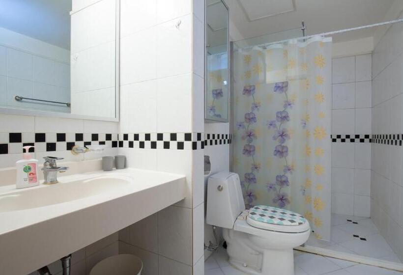 Quarto Quádruplo Estandar, Sam Stay Hongdae