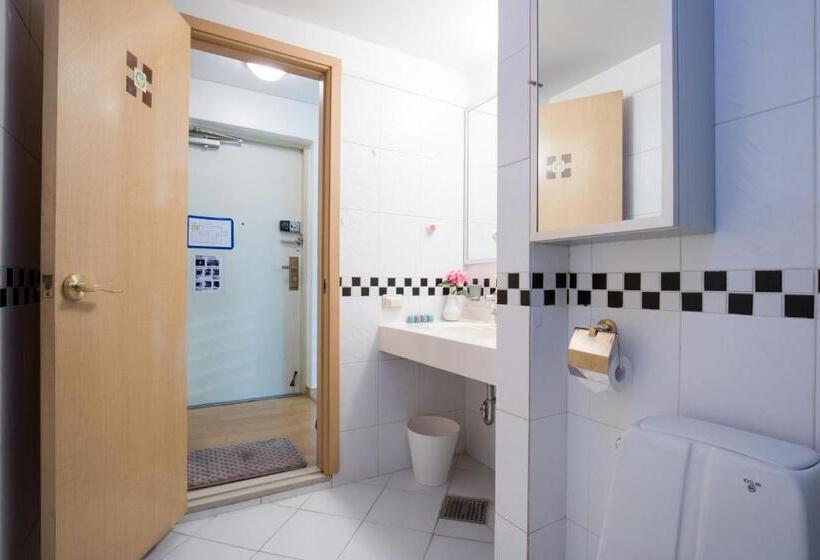 Quarto Quádruplo Estandar, Sam Stay Hongdae