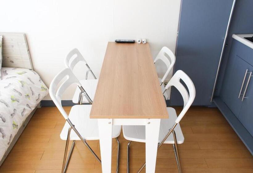 Quarto Quádruplo Estandar, Sam Stay Hongdae