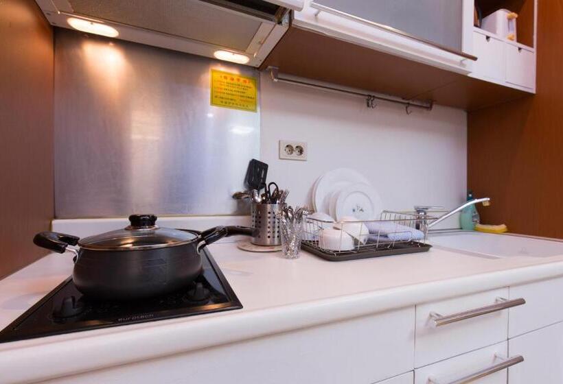 Quarto Triplo Estandar, Sam Stay Hongdae