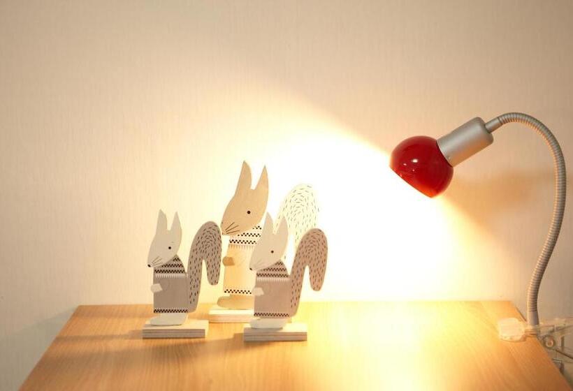 Quarto Triplo Estandar, Sam Stay Hongdae