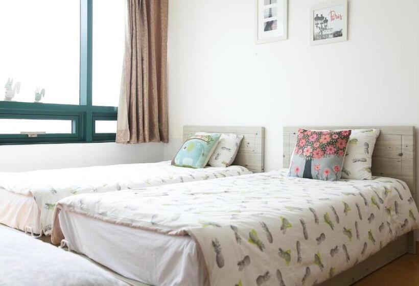 Quarto Quádruplo Estandar, Sam Stay Hongdae