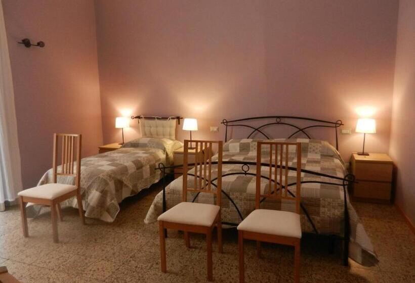 غرفة قياسية ثلاثية مع حمام خارجي, B&b A Casa Di Giosi