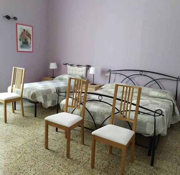 اتاق سه‌نفرۀ استاندارد با سرویس بهداشتی بیرون از اتاق, B&b A Casa Di Giosi